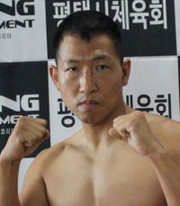 Min Gyun Shin boxer