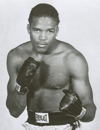 Gil Turner boxer